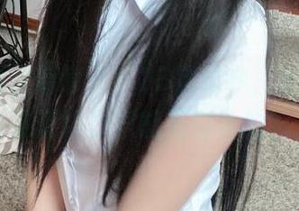51酱的最新套图：2B黑婚纱，看看这个谁说婚纱只能是白色的？
