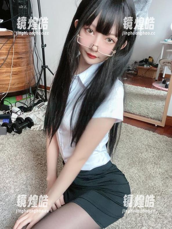 51酱 51酱的最新套图:2B黑婚纱,看看这个谁说婚纱只能是白色的?