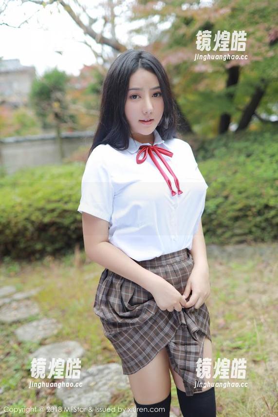 MFStar模范学院 - SiByl李思宁棉袜合集中的壁纸：谁说袜子不能有灵魂？