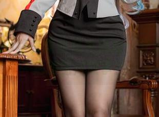 Momoko葵葵职业装大揭秘：分享那些背后的图片故事！