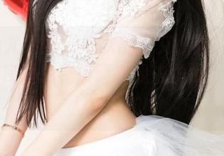 UGirls尤果网 - 每次翻阅艾小青的花嫁作品，图库里总有惊喜等我去发掘，真是馋人的手艺！