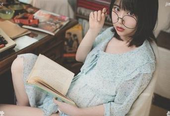 图包中的灰丝：Uhye(이유혜)教你如何优雅地‘露’