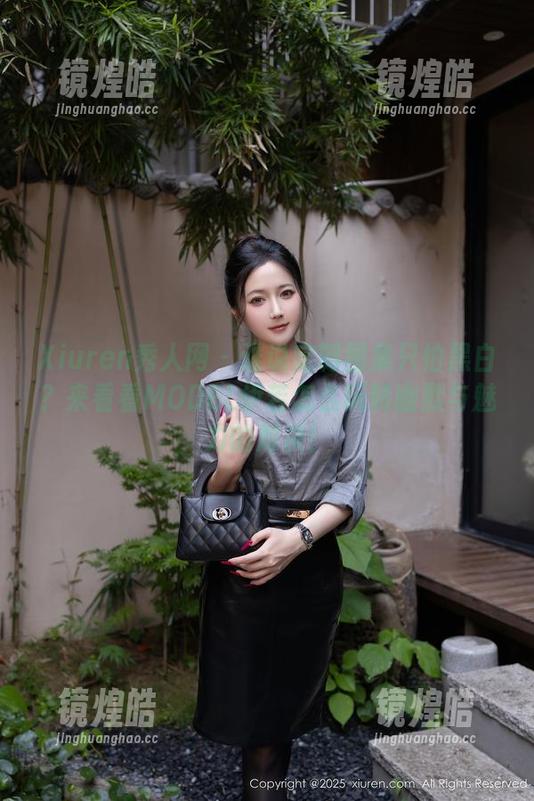 Xiuren秀人网 - 谁说定制图集只怕黑白？来看看MODEL伊若怎么玩转幽默与魅力的对决！