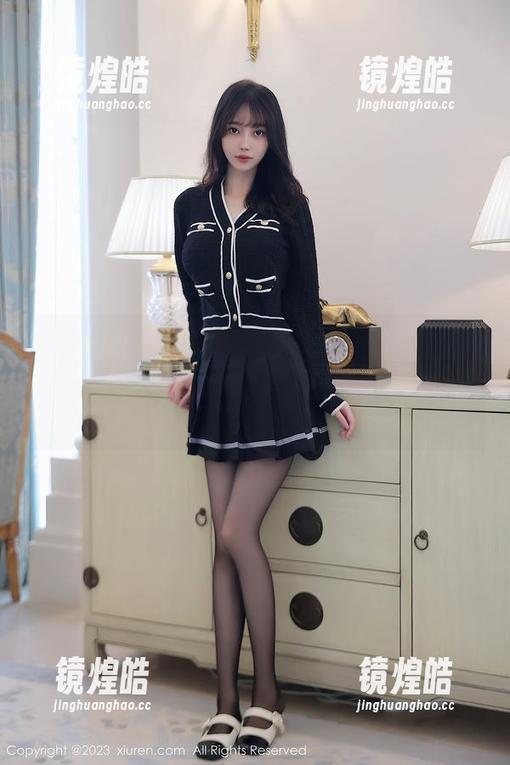 Xiuren秀人网-伊小七MoMo Xiuren秀人网 - 又来了!伊小七MoMo的美图更新,JK衣服里的青春期你们懂的哈哈!