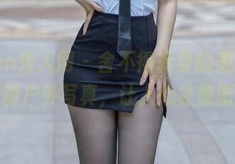 Xiuren秀人网 - 舍不得转身的美，唐翩翩的定制户外写真，让人心甘情愿留恋。
