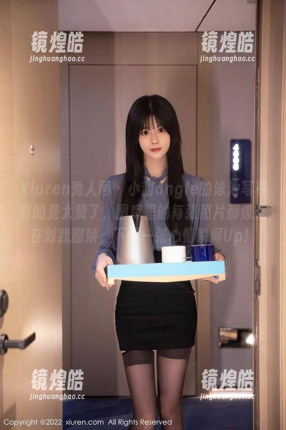 Xiuren秀人网 - 小甜angle的泳池写真真的是太赞了，图库里的每张照片都像是在对我撒娇，下载一张心情瞬间Up！