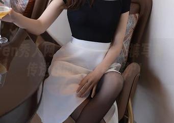 Xiuren秀人网 - 梦心玥牛仔裤写真：在线传送你的羡慕与嫉妒！