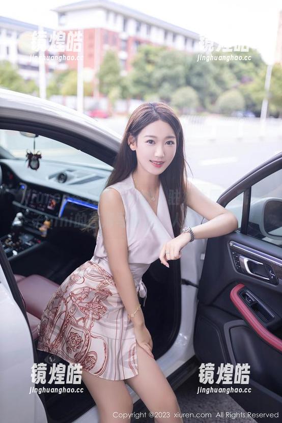 Xiuren秀人网-糯美子nini Xiuren秀人网 - 一秒入驻奶牛圈,糯美子nini的高清写真真让人想‘牛’!