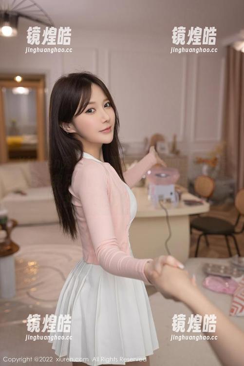 Xiuren秀人网 - 蕾蕾醒了没的这组套装写真，我只想说，那纤细的腰线可能就是我今天的心情拯救者。