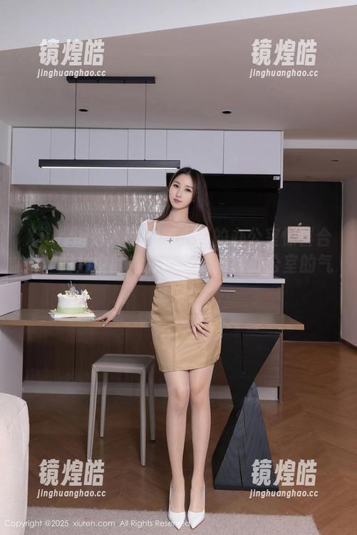 Xiuren秀人网-鹿小茜 Xiuren秀人网 - 鹿小茜的办公室惊喜合集:图片中的她,简直能颠覆办公室的气氛啊!