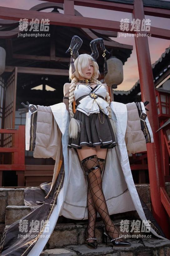 Yiko湿润兔 Yiko湿润兔的护士特典:万圣节写真集里的淘气瞬间