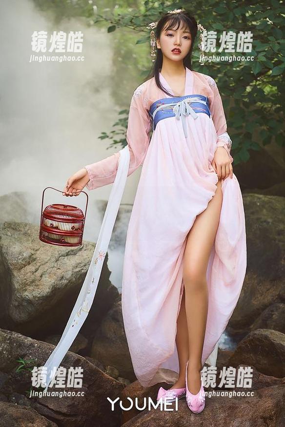 YouMi尤蜜荟 - 许文婷：初恋般的甜在图包更新中肆意绽放，让人心跳加速！