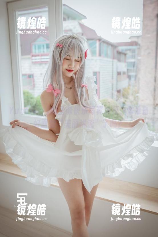 Yuna(윤아)的圣诞快乐写真资源，你准备好面对“美丽洪流”了吗？