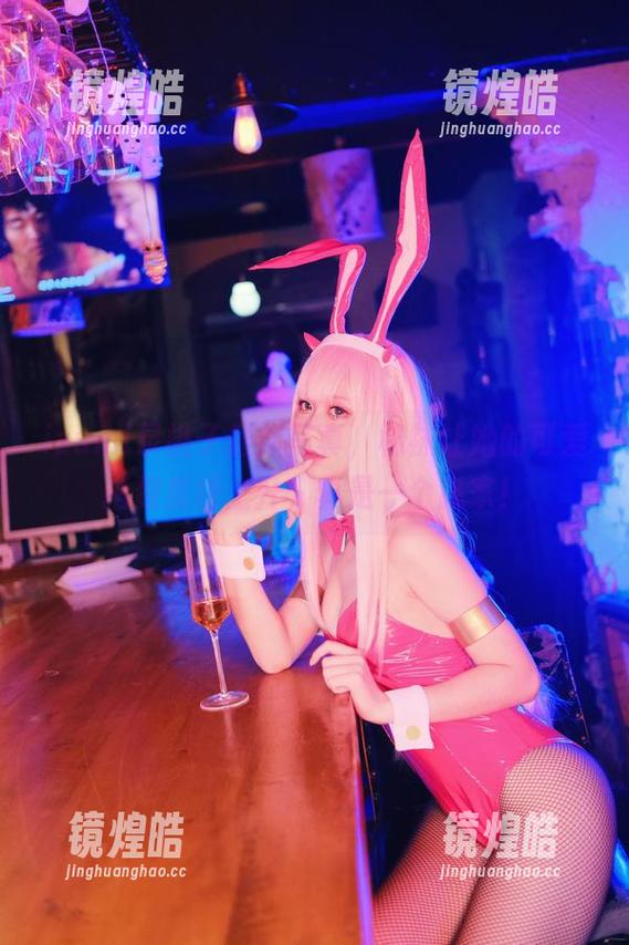 izumi泉桃子 izumi泉桃子最新写真,棉袜让她的可爱指数直线上升,真是一个赢家!