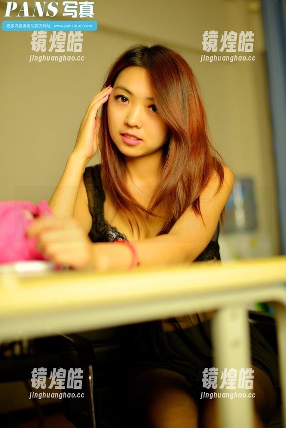 pans-娃娃 pans - 不穿睡衣的娃娃:套图里她的魅力太强大,让我忍不住想偷偷跟随。
