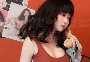 依依超级懒带你穿越：裤里丝的COS图集，有点小俏皮哦！