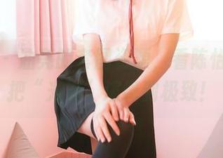 嗲囡囡 - 油亮的套图资源，看陈怡曼如何把“光滑”演绎到极致！