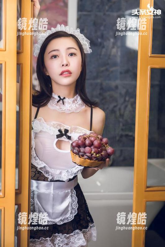 头条女神 - 原图在此：张梓柔的皮衣，真是让人羡慕又无奈的时尚选择！