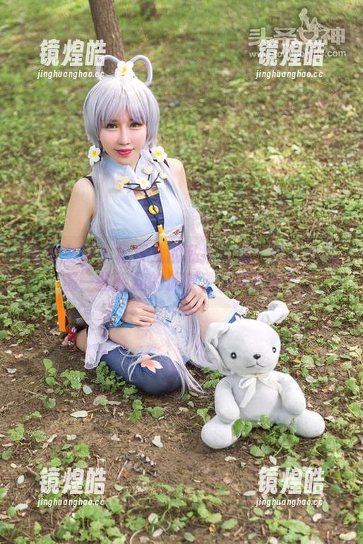 头条女神 - 松果儿的私拍校服：图包中藏着一些轻盈的俏皮，快来探险！
