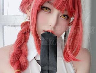 看着女主K的黑丝，我心里默默问：这算不算cos的极致演绎？
