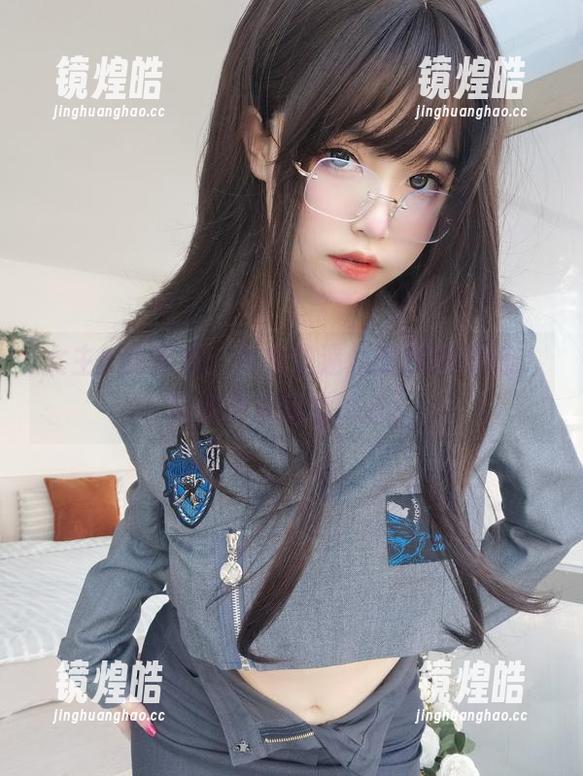 女主K 女主K的诱惑:性感快递员的原图壁纸,这波设定我给满分!