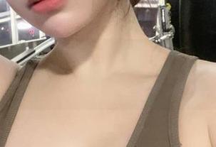 微密圈 - 奶宝妹纸的奇妙后背：一场关于期盼的私拍冒险！