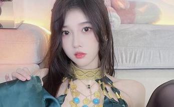 细腻如梦的睡衣：小小奶瓶儿在图库中轻舞飞扬