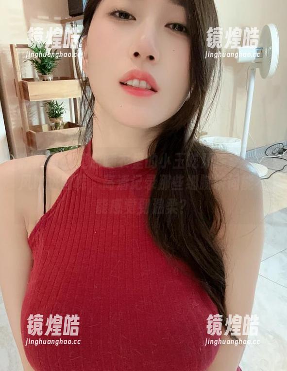 微密圈 - 红色睡衣里的小玉吃果冻：一阵风吹进图库，高清记录那些细腻瞬间能不能感觉到温柔？