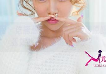 尤果网 - 谁能想到！佟蔓的美脚原图能让我如此不自觉地流口水？