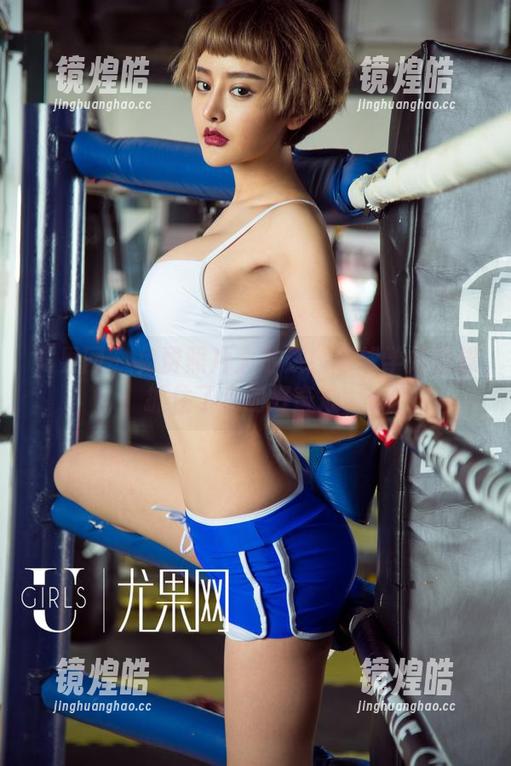 尤果网-球球 尤果网 - 免费照片大放送!球球学姐好像抓住了我的好奇心。