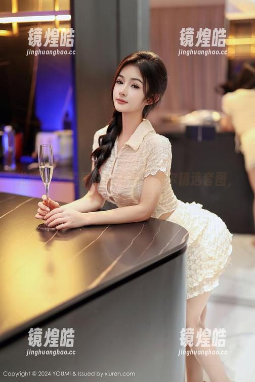 尤蜜荟 - 骑着风的短裤：允尔精选套图，让人遐想无限