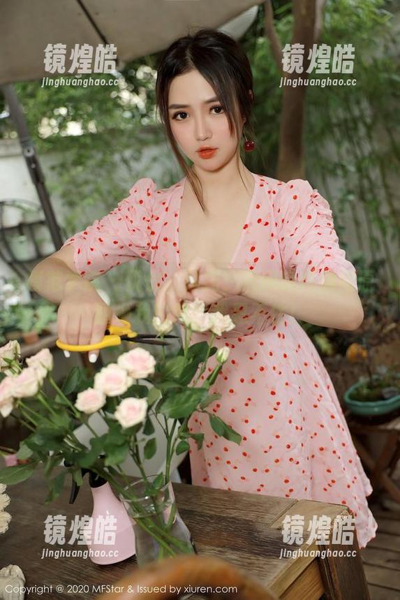 模范学院 - 优优，拜托，只用这件旗袍原图砸我的脸！我忍不住！