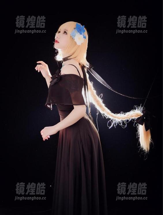 洛丽塔大哥 看完洛丽塔大哥的美足写真,真想给我的鞋子来个大升级,哈哈!