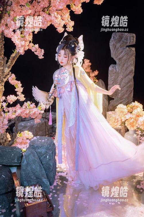 “爆机少女喵小吉”的豹纹魅力：免费资源等你来撩！