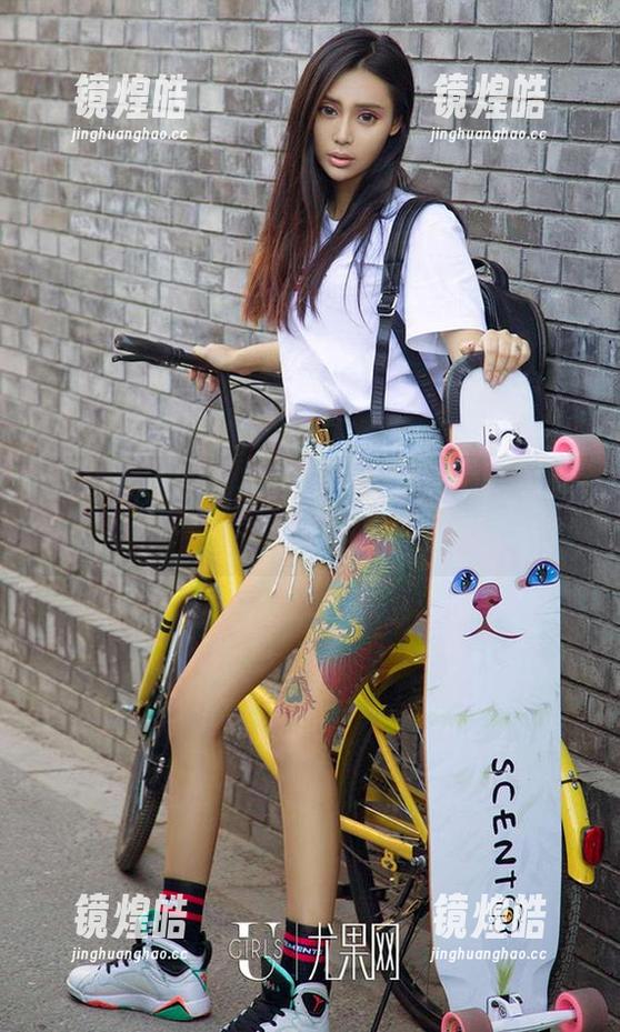 爱尤物 - 穿上全套职业装，董小姐的写真就是职场里的精致风景线