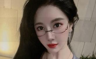 微密圈 - 为何猪小七的吊带黑胸罩写真总能引发热议？