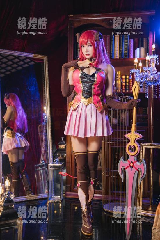 瓜希酱 看瓜希酱如何玩转FN-57Five-seveN,全集下载不来试试?