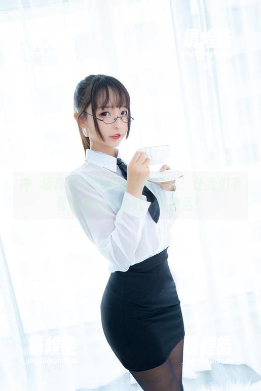 神楽坂真冬梦幻裸足图集分享：让我们看看没有鞋子的另一种生活！