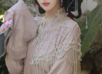秀人网 - 精选原图：伊小七MoMo穿校服，谁能想到这身打扮能让我这么想念学生时代？