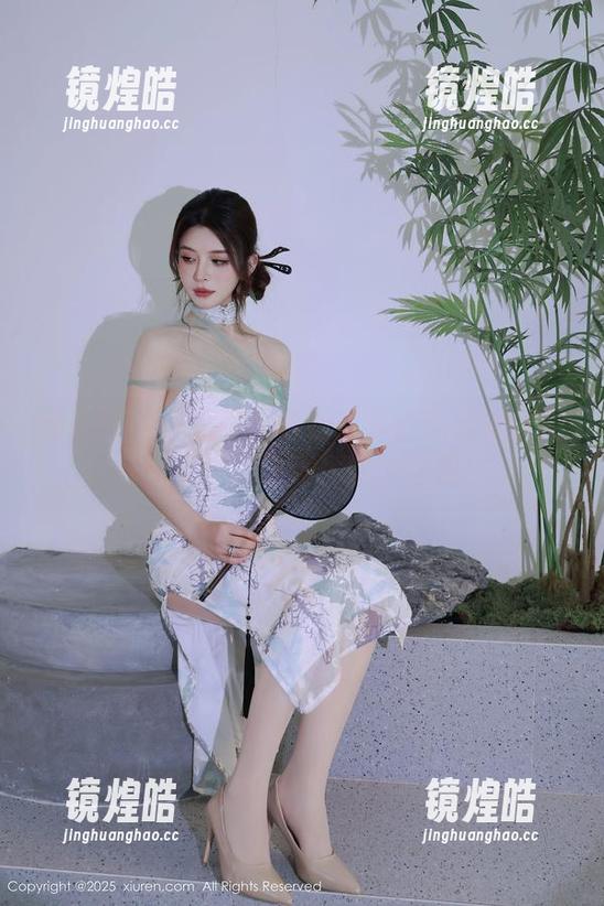 秀人网-夏小秋秋秋 秀人网 - 一双美足驾到!夏小秋秋秋原图分享,快来围观你的小心脏!