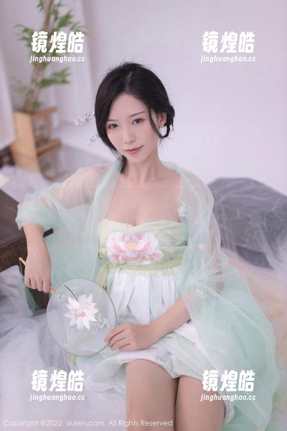 秀人网 - 杨晨晨的校服私拍：原图展示，谁说校服不能时尚？