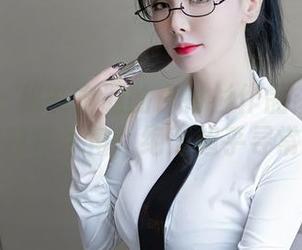秀人网 - 秘书主题的白衬衫作品：林文文的独特视角，绝对超乎寻常！