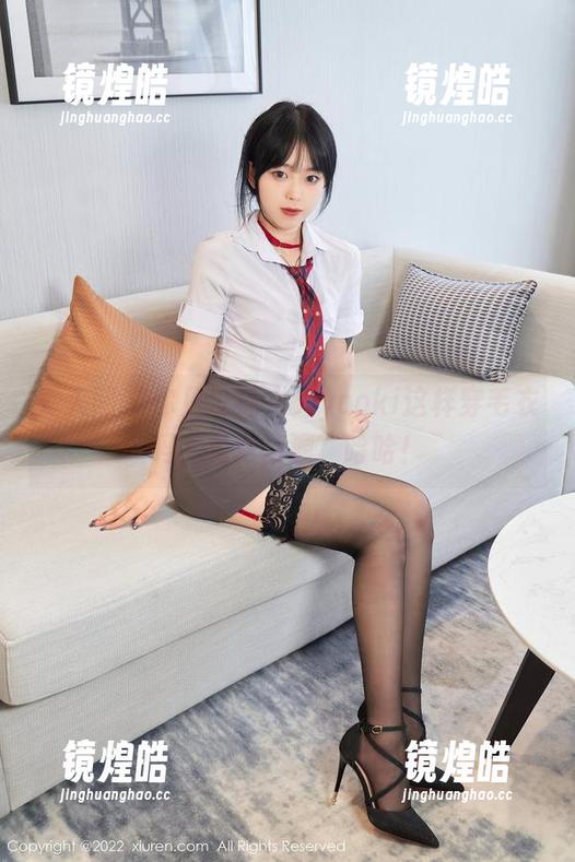 秀人网 - 你见过林文文yooki这样穿毛衣吗？免费资源，哈哈！