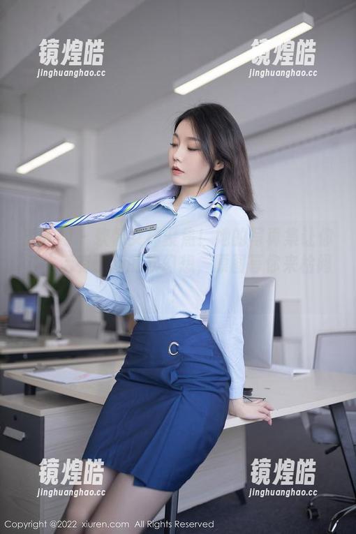 秀人网 - 软情女神聚焦！她的写真集让你对生活有了新的软幻想，原图等你来检阅！
