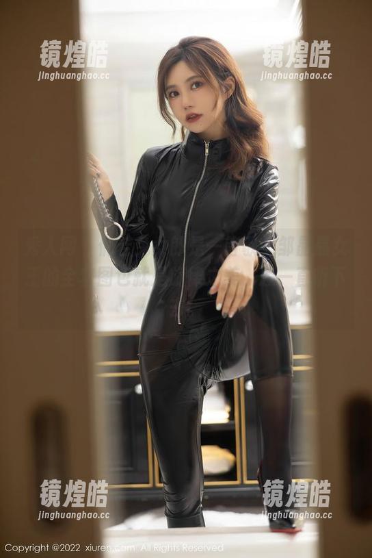 秀人网 - 倘若兔女郎是一首歌，邹晶晶女王的全套图包就是旋律之美，想一直听下去。