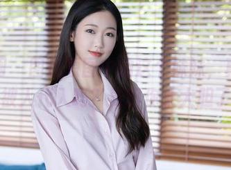 秀人网 - 图片原图中的这个妹妹，真的不怕被人代入吗？麦田你太大胆了。