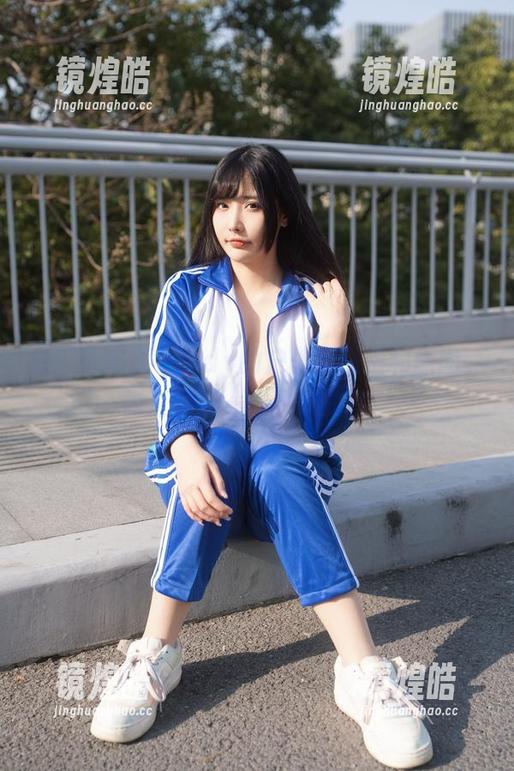 看！糖果果Candy的户外校服福利原图，简直就是一场甜腻的梦！