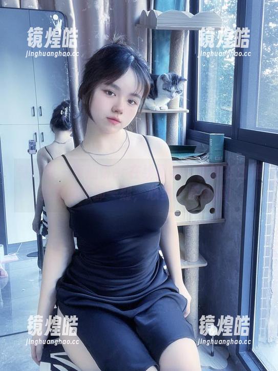 微密圈 - 葱油饼er在线图集：看她在白裙里游走的那一刻，心里小鹿乱撞！