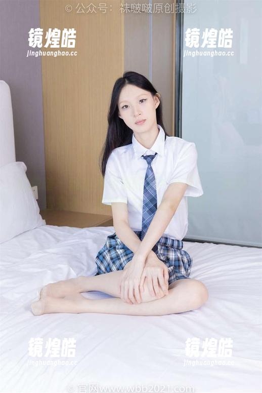 袜啵啵 - 甜甜圈姐姐的照片合集：一波甜蜜来袭，是时候打开你的心门。