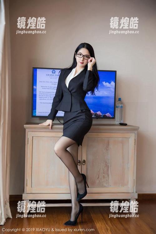 语画界-林星阑 语画界 - 林星阑的灰丝图集抢先看:虽然免费,但真有点值钱的感觉。